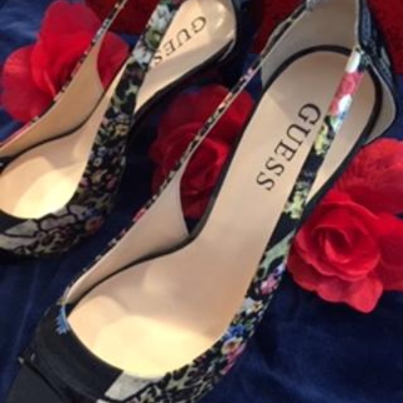 NIB! GUESS BLACK MULTI FABRIC FLORAL HEEL SIZE 6.5 - Picture 3 of 7